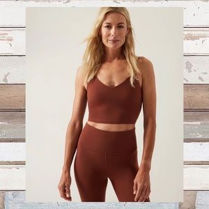 ATHLETA ELATION V-NECK CROP A-C IN ANCIENT MAHOGANY NWT